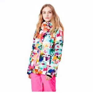❄️Hit the slopes in style with this Gsou-Snow ski jacket (NEW)! ❄️